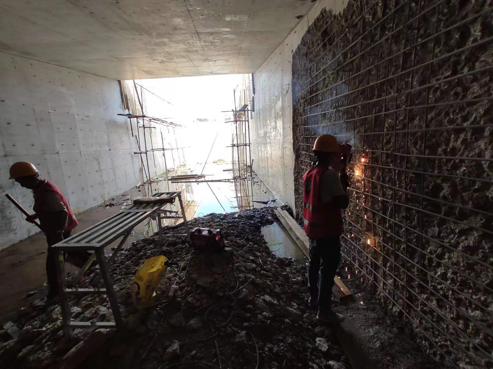 华州挖断承重墙导致楼体开裂，加固施工方案出炉